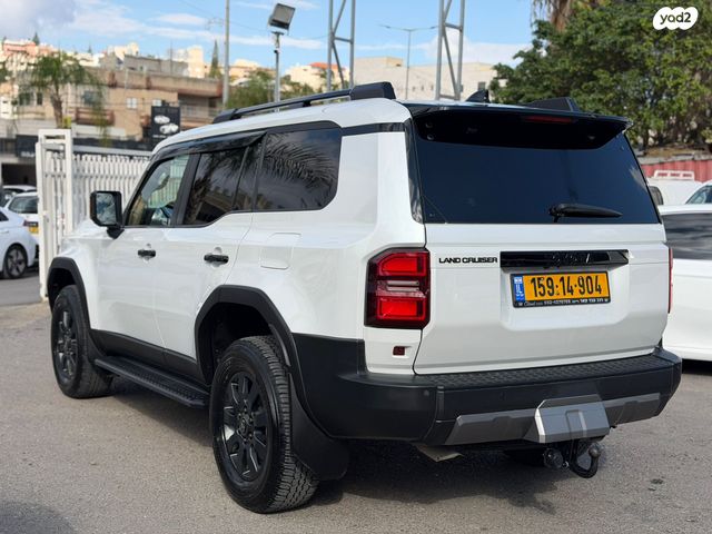 טויוטה לנד קרוזר