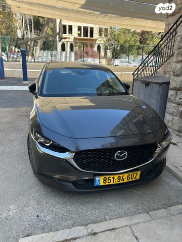 מודעת רכב מאזדה CX-30