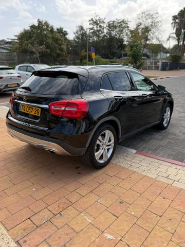 מרצדס-בנץ GLA