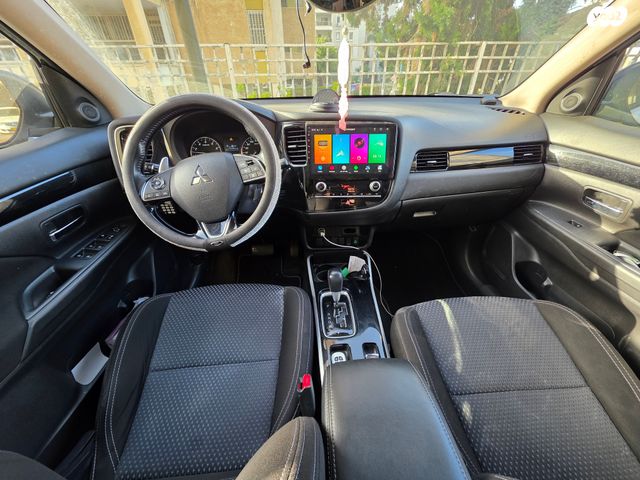 מיצובישי אאוטלנדר