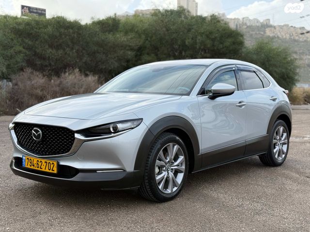 מודעת רכב מאזדה CX-30