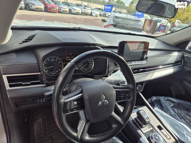 מיצובישי אאוטלנדר