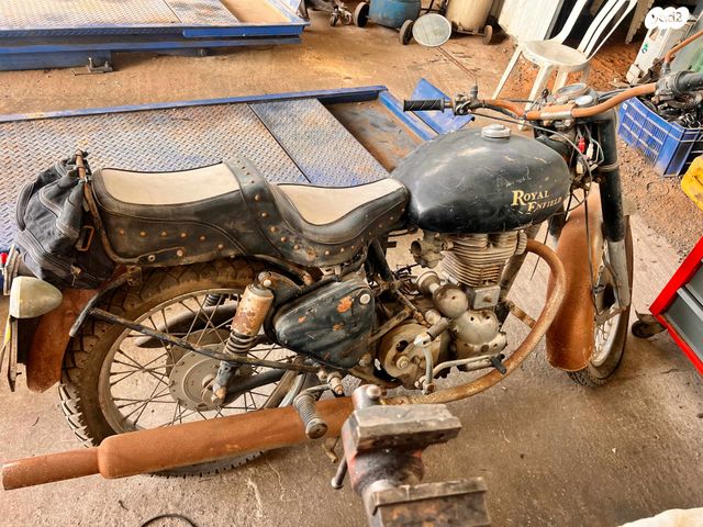 רויאל אנפילד בולט קלאסיק