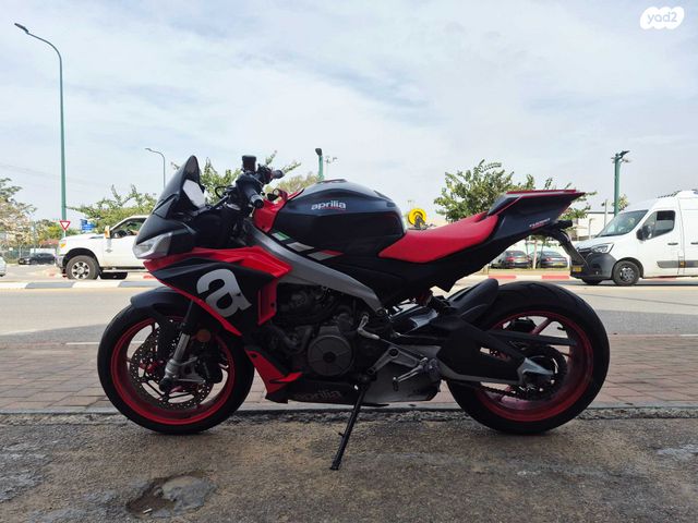 אפריליה טואונו 660