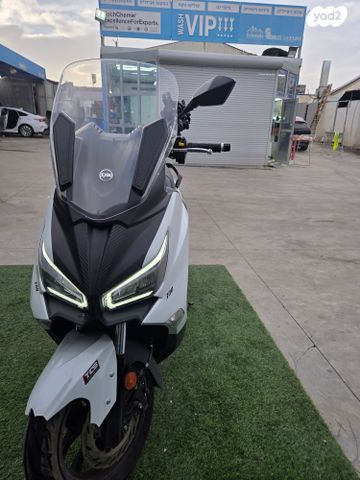 מודעת רכב סאן יאנג ג'וי-מקס Z-300