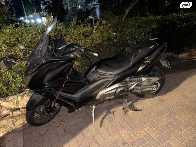 קימקו AK 550