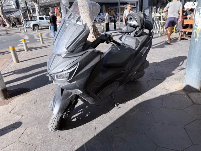 מודעת רכב סאן יאנג ג'וי-מקס 250