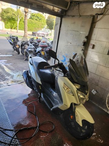 מודעת רכב סאן יאנג ג'וי-מקס Z-250