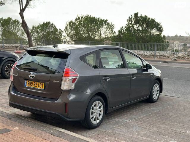 טויוטה פריוס פלוס