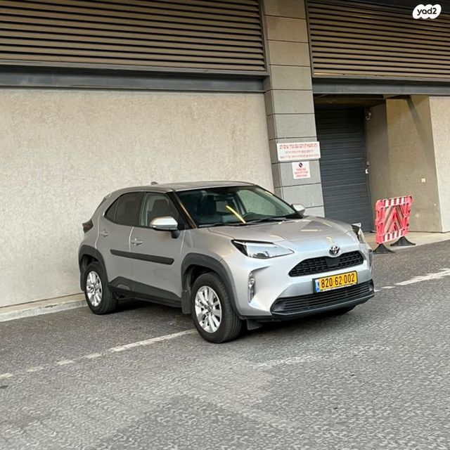 טויוטה יאריס קרוס