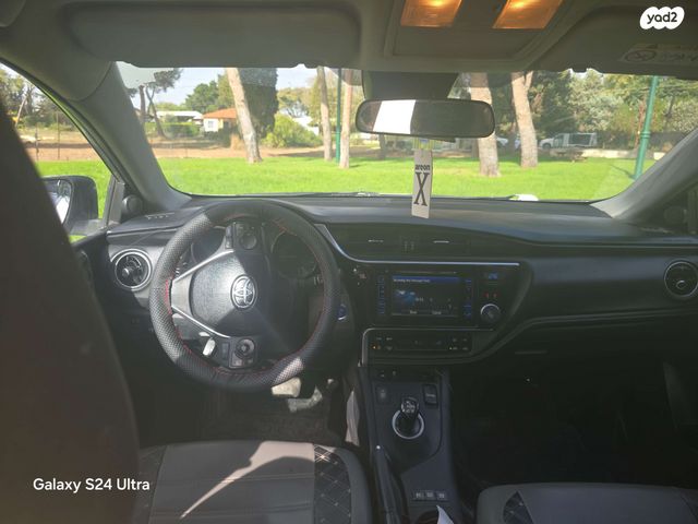 מודעת רכב טויוטה אוריס 2