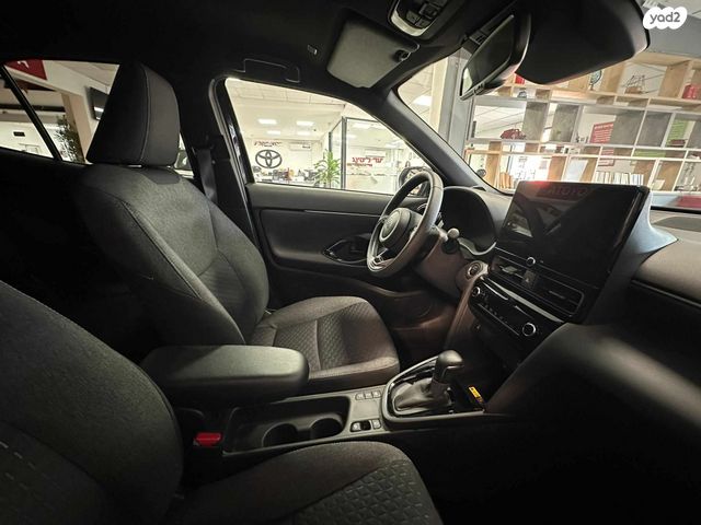 טויוטה יאריס קרוס