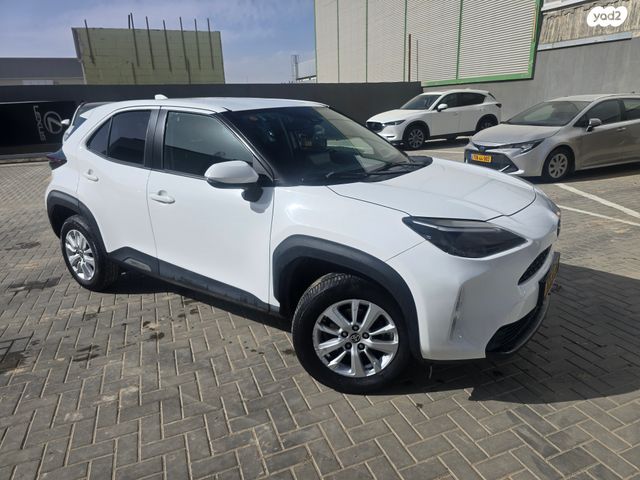 מודעת רכב טויוטה יאריס קרוס