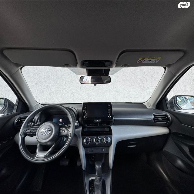 טויוטה יאריס קרוס