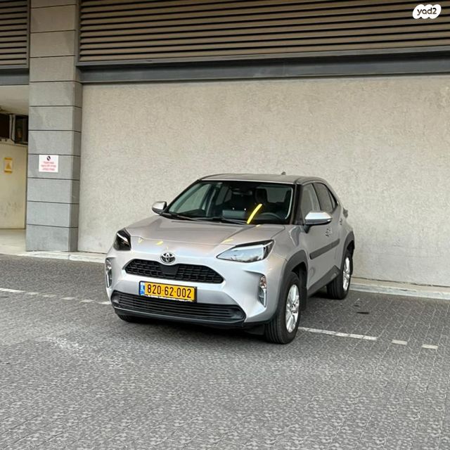 טויוטה יאריס קרוס