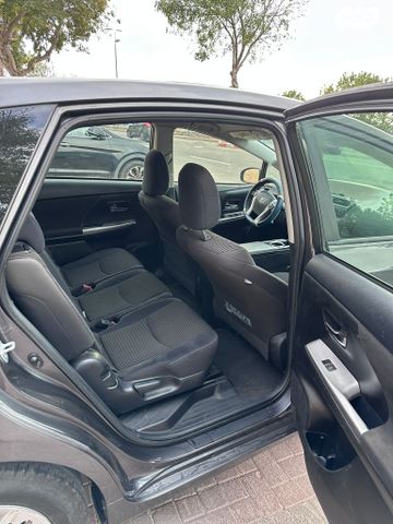 טויוטה פריוס פלוס