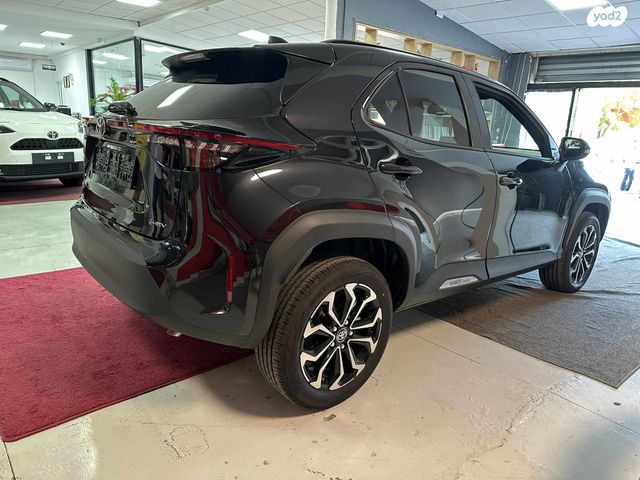 טויוטה יאריס קרוס