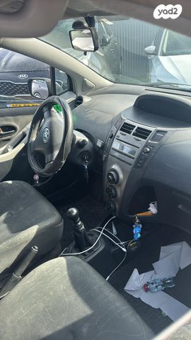 מודעת רכב טויוטה יאריס 2