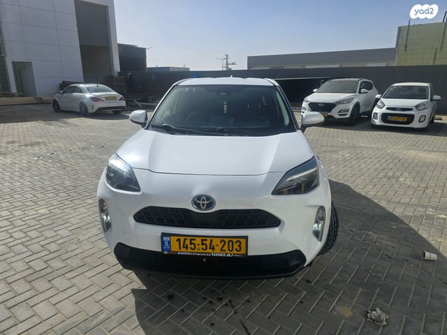 טויוטה יאריס קרוס