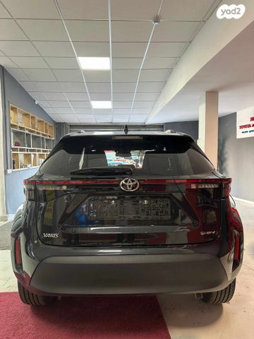 טויוטה יאריס קרוס