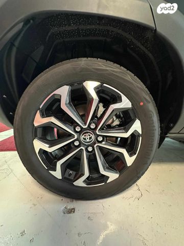 טויוטה יאריס קרוס