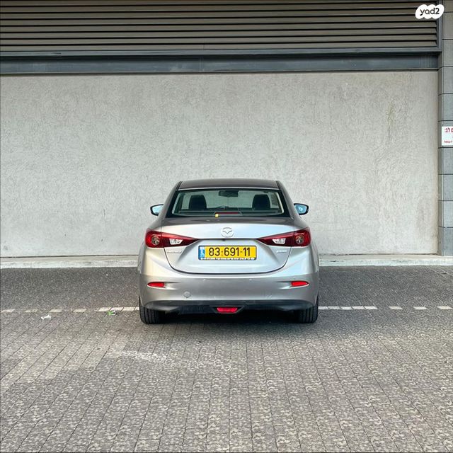 מאזדה 3