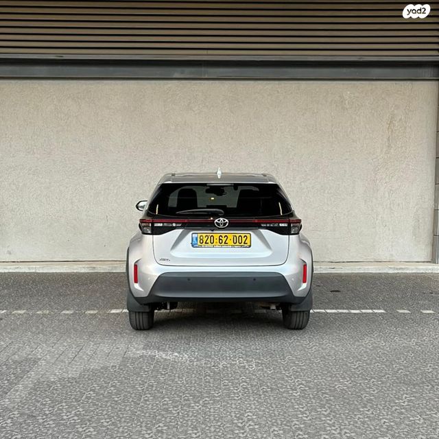 טויוטה יאריס קרוס