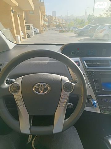 טויוטה פריוס פלוס