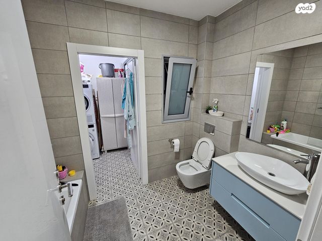 גג/ פנטהאוז, אסתר המלכה 18, כרמי גת, קרית גת