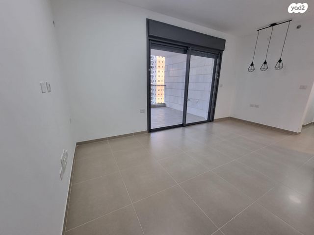 שולמית אלוני 9