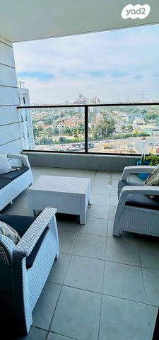 שולמית אלוני 11