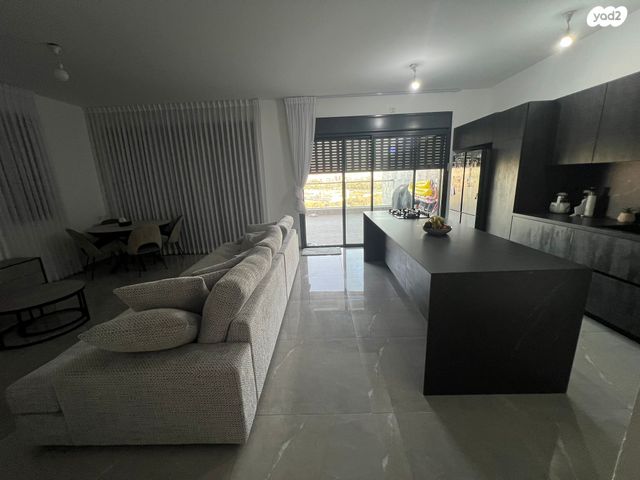 גג/ פנטהאוז, יצחק שמיר 13, נווה שרון / שער העיר, נתיבות