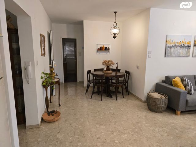 דירה, הראשונים 74, קרית חיים מזרחית, חיפה