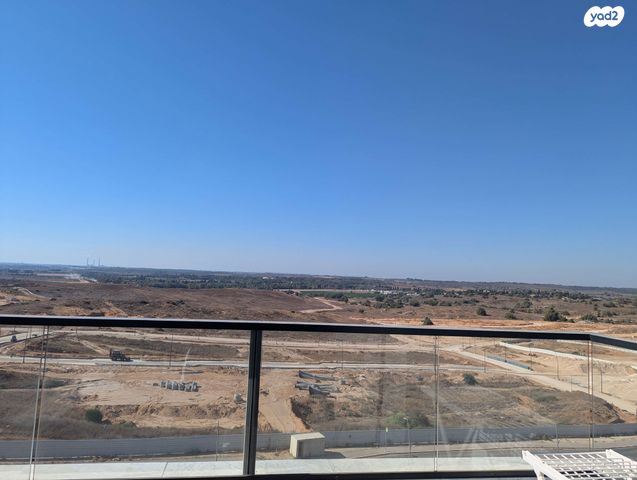 גג/ פנטהאוז, הרב אבא אבוחצירה 17, שדרות בפארק, שדרות