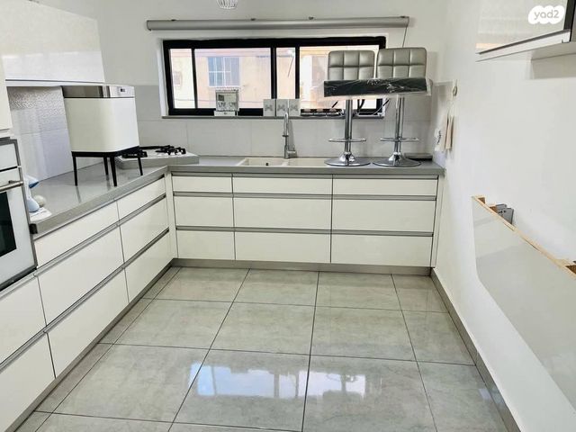 דירת גן, שדרות הרב עזיזי דיעי 8, שאר העיר, חצור הגלילית