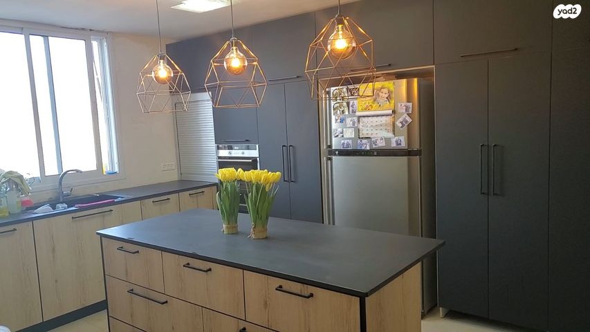 יורדי הסירה 12