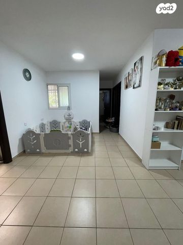 דירה, עובד לדיז'נסקי 10, אושיות, רחובות