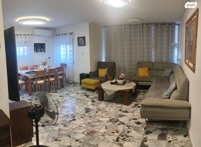 דירה, יצחק שדה 34, שיכון עובדים, טבריה