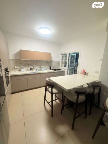 דירה, משה פריד 43, חצרות המושבה, רחובות