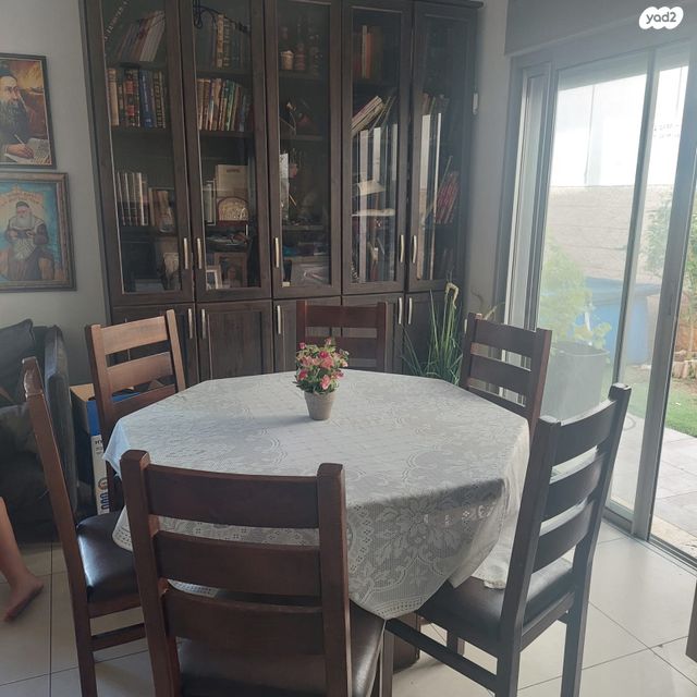 דו משפחתי, שושנים 13, אלקנה, אלקנה