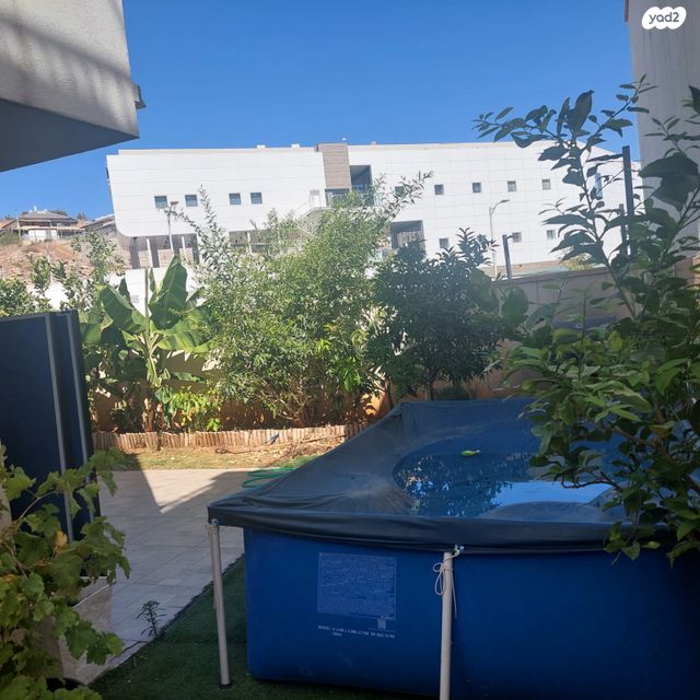 דו משפחתי, שושנים 13, אלקנה, אלקנה