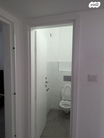 גג/ פנטהאוז, הרב אבא אבוחצירה 17, שדרות בפארק, שדרות