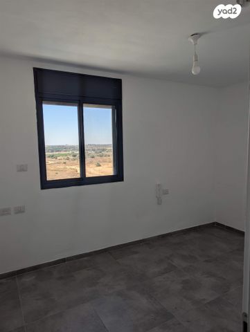 גג/ פנטהאוז, הרב אבא אבוחצירה 17, שדרות בפארק, שדרות