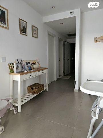 דירה, מעיין 11, נופרים, ראש העין