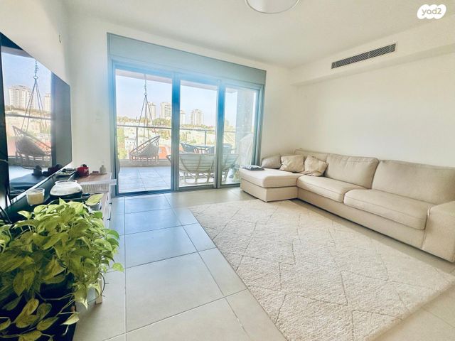 דירה, הר הצופים 11, רחובות ההולנדית, רחובות