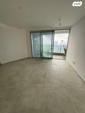 דירה, גרציאני יצחק 10, גני שרונה, קרית הממשלה, תל אביב יפו