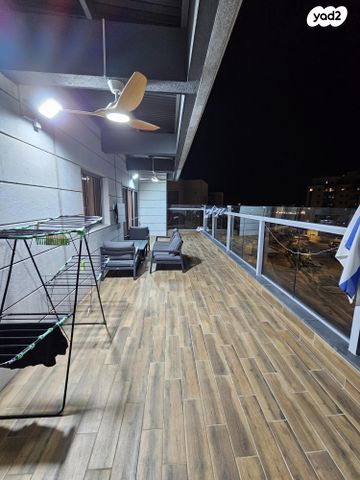 גג/ פנטהאוז, אסתר המלכה 18, כרמי גת, קרית גת