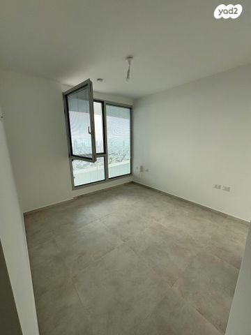 דירה, גרציאני יצחק 10, גני שרונה, קרית הממשלה, תל אביב יפו