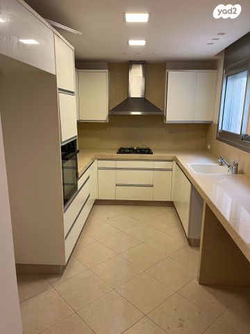 בית פרטי/ קוטג', זרובבל 10, גולן, רמת השרון