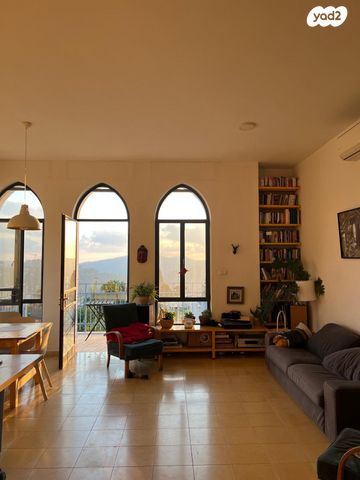 מדרגות הכפר 22